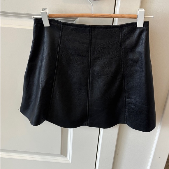 Handmade button down Leather mini skirt scalloped hem - Picture 5 of 6